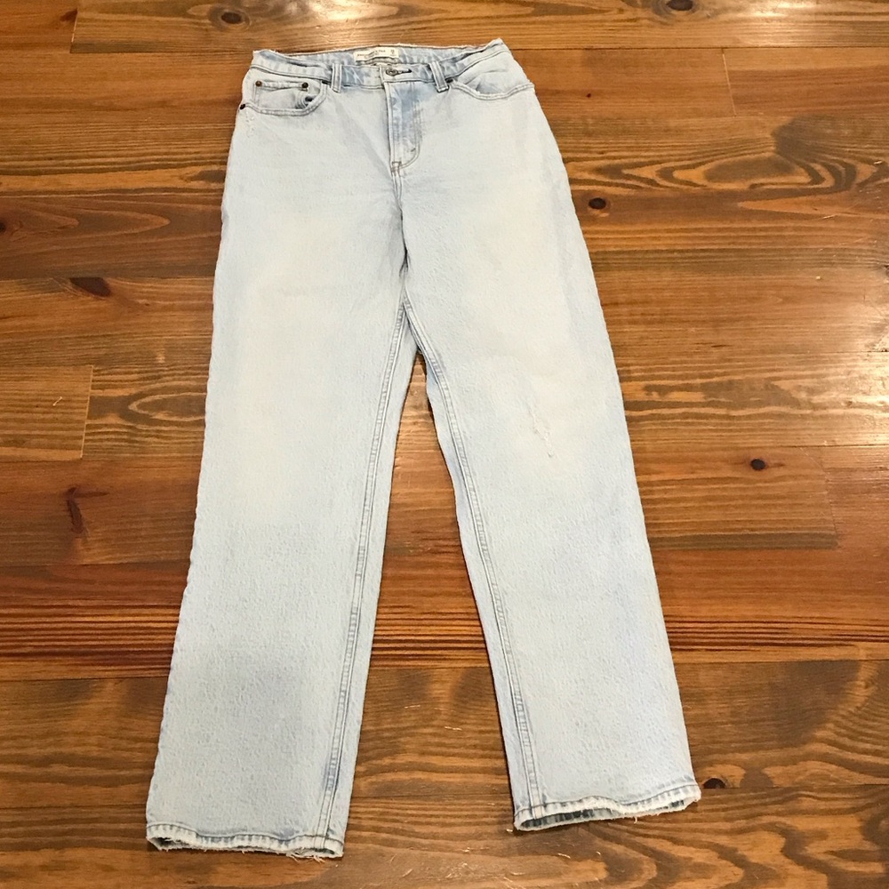 Abercrombie & Fitch Light Wash Denim Jeans 28